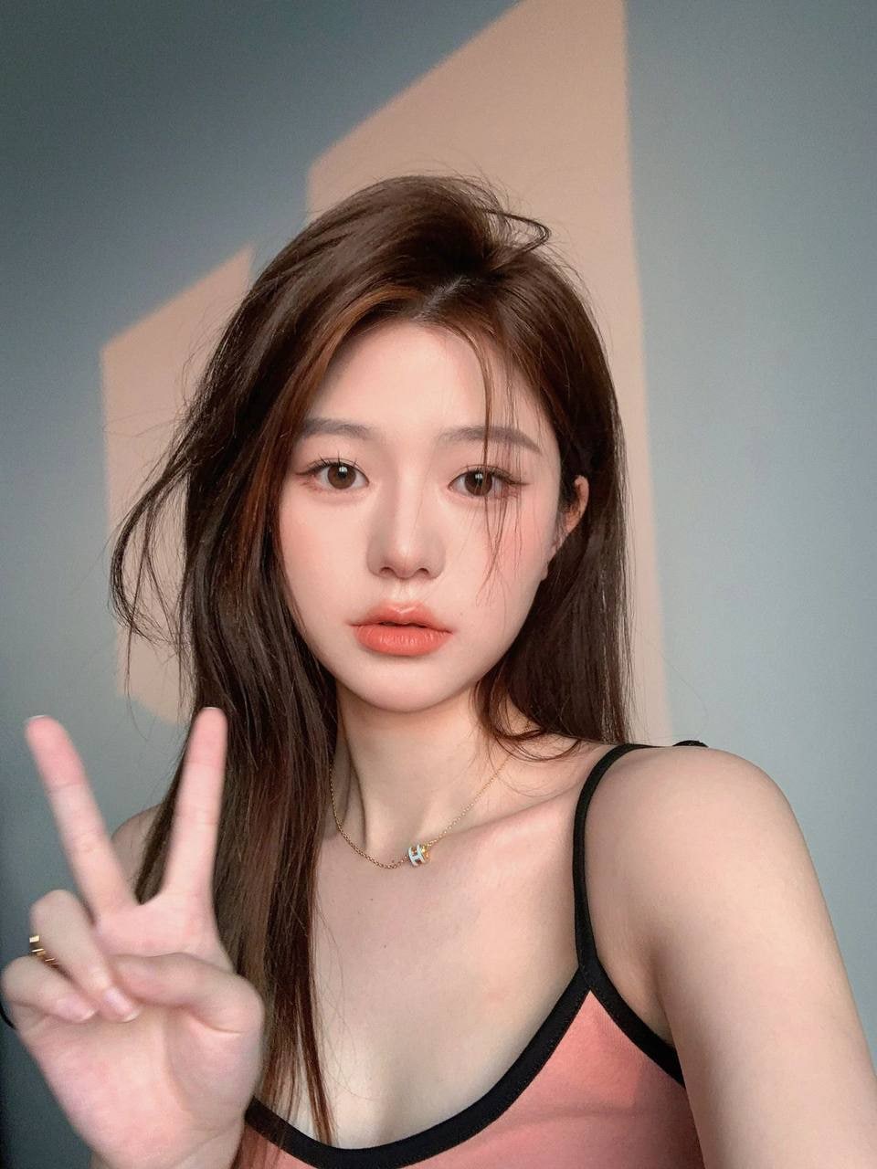 女生遭短暂围住拍打视频为何不公开