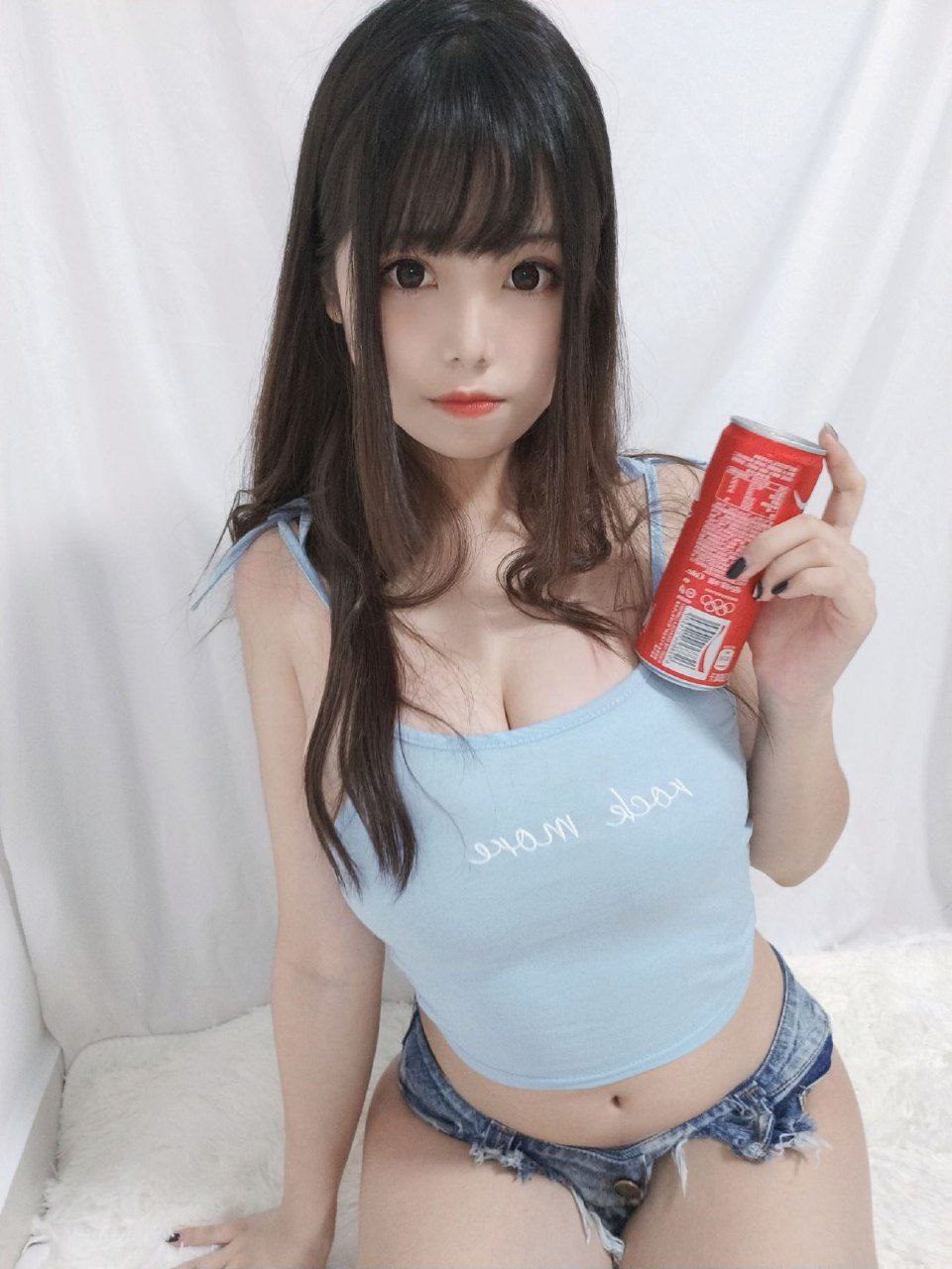 年轻漂亮的女老板韩国