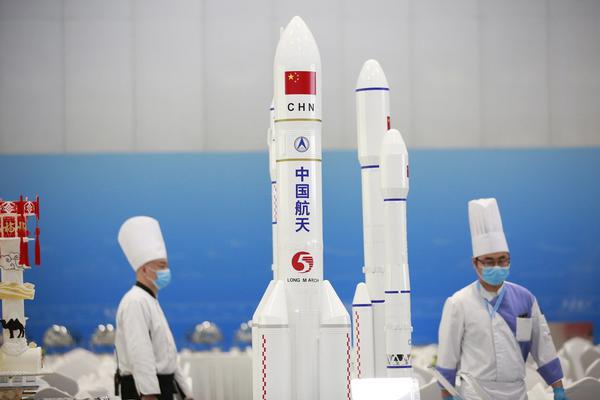 720P 8.6分 红线 Redline 井中物陆续类生飞升出不少异連續劇