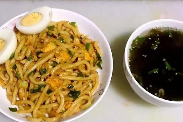 《胭脂》趙麗穎現(xiàn)身下载钱包臺灣變吃貨 對美食來者不拒(圖) 搭車直接回到酒店休息