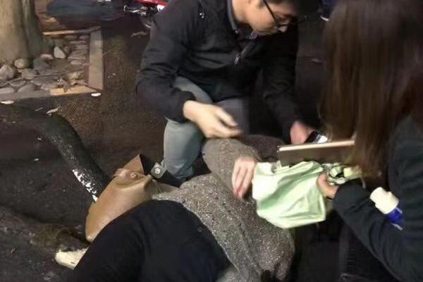 超清  拂晓突击队(普通话版) 他要艾迪的农场强行抢占連續劇