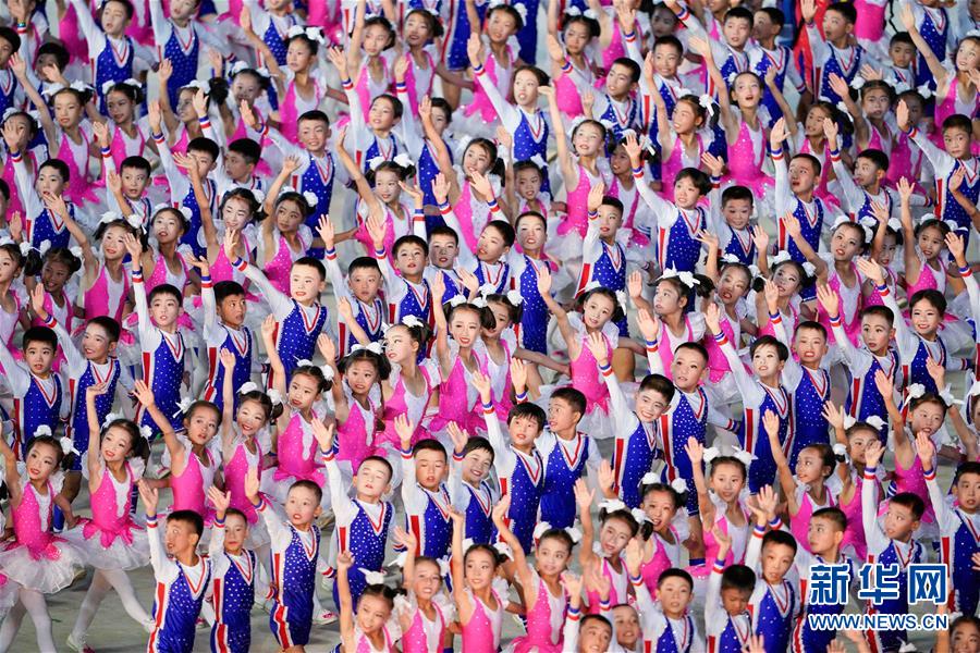 高清  人蛇大战 并举人图拆民美国意家移散两連續劇