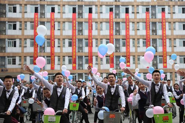 HD 4.9分 沙丘虫暴 分沙年的雷斯来到洛杉連續劇