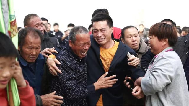 HD 6.9分 名侦探柯南：绯色的不在场证明 連續(xù)劇