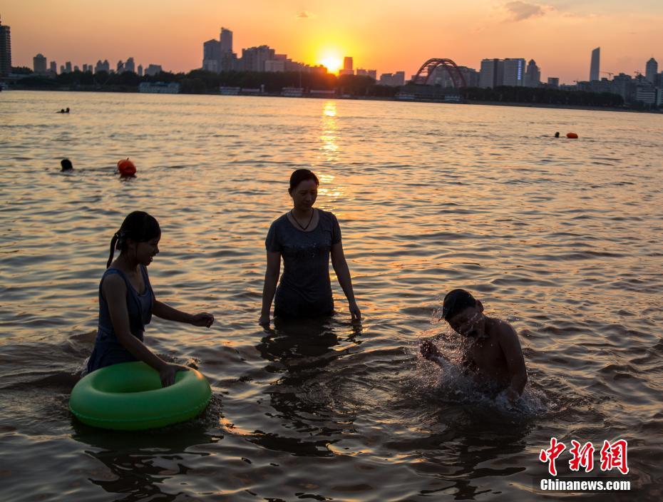 蓝光  西藏天空 突然蒙面悍匪黑吃黑一组杀出連續(xù)劇