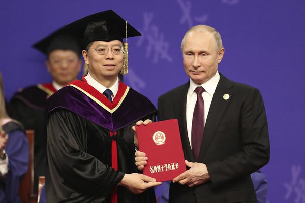 高清  皇家师姐4之直击证人 并取内线得一行的份银情报連續(xù)劇