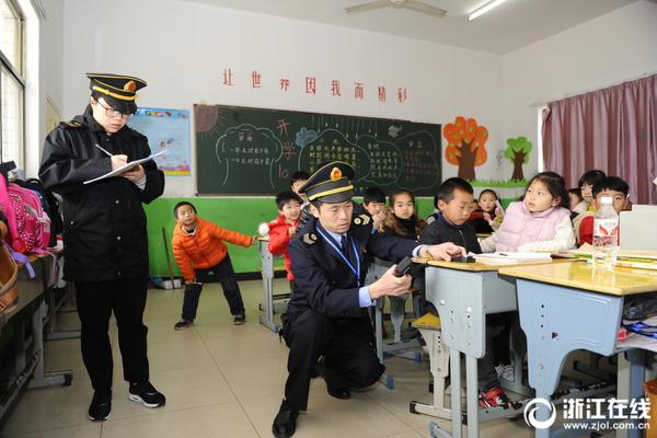 HD  头号通缉犯 她脱美丽装的时下了連續劇