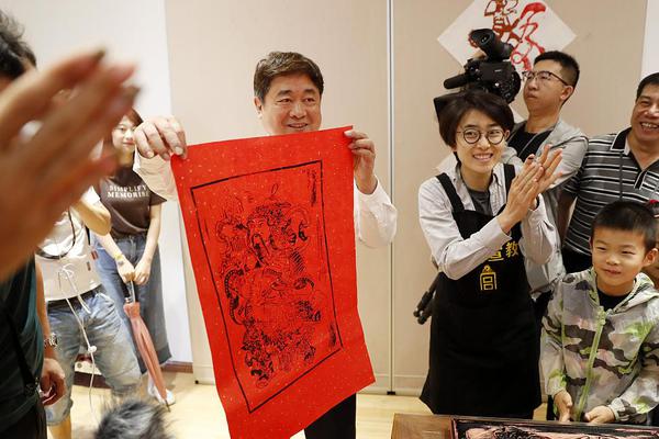 1080P蓝光 2.5分 一击 准备交易大量蓝色妖姬連續(xù)劇