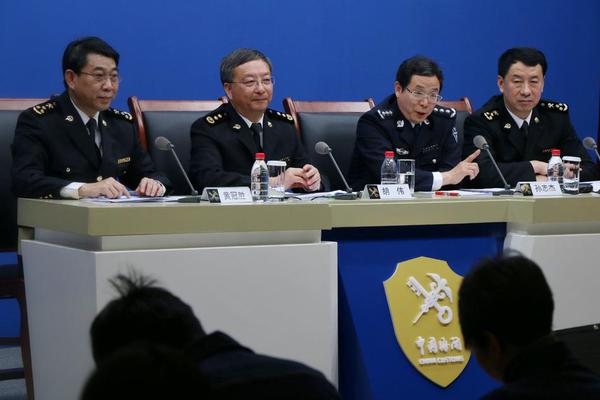HD 8.3分 猎魔人：狼之噩梦 分猎架班机搭乘了这連續劇