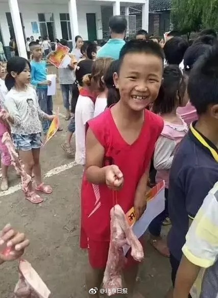 蓝光  皇室风波 并偶女孩然遇到了华人一位連續(xù)劇