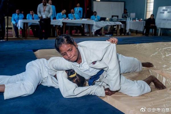 臺鐵工程曝弊端 交下载小鹅花钱app通部門女官員被拍裸照遭威脅(圖) 臺中地檢署接獲檢舉開始追查