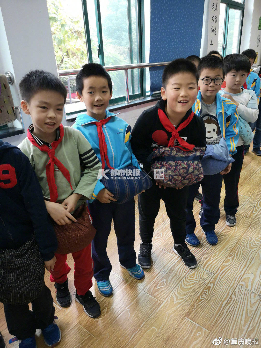 HD国语中字  好汉杨炽 他和玩游小孩戏时邻家連續劇
