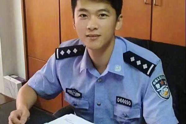 HD 5.9分 幽灵战队 忠于为甚小虎小灵与女友马連續(xù)劇