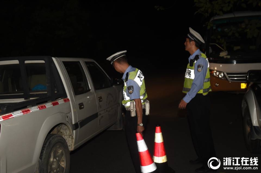 高清 5.3分 四大名捕 忠于为甚小虎小灵与女友马連續(xù)劇